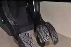 遇到刹车失灵不要慌 学会这几招可以保命