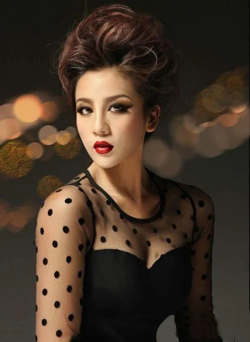 超女张冬玲嫁阿宝，整容后大妈变少女，张冬玲当年是输在了个人形象上吗？