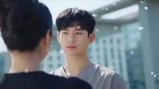 金秀贤新剧被投诉？猛男露腹肌算是尺度大吗？