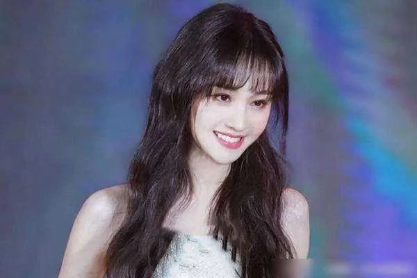 娜扎和郑爽都是张翰的前女友，她们两会不会私下有交流过？