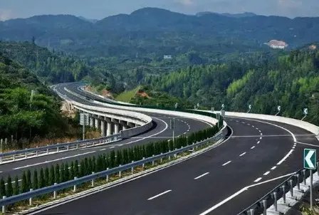 广西女子不认路高速逆行兜圈被困4天，她最终是如何得救的？