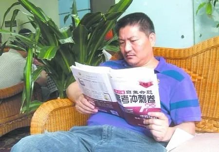 “高考最牛钉子户”备战第21次高考，如此执着于高考真的有意义吗？