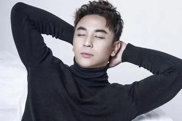 王宝强和释小龙都在少林寺学习过，为什么王宝强并没有被冠上“释”姓呢？