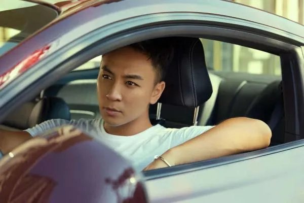 王宝强和释小龙都在少林寺学习过，为什么王宝强并没有被冠上“释”姓呢？