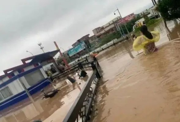 广东暴雨造成了什么影响？