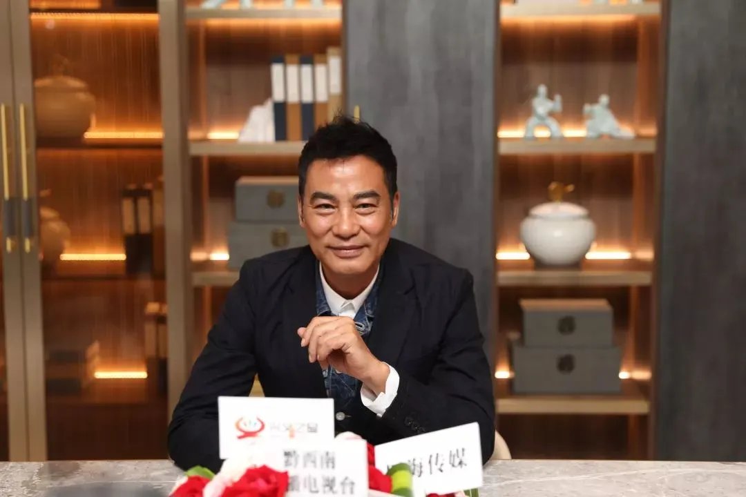 遇袭康复期的任达华状态如何?直击金牌厨柜兴义站了解详情！