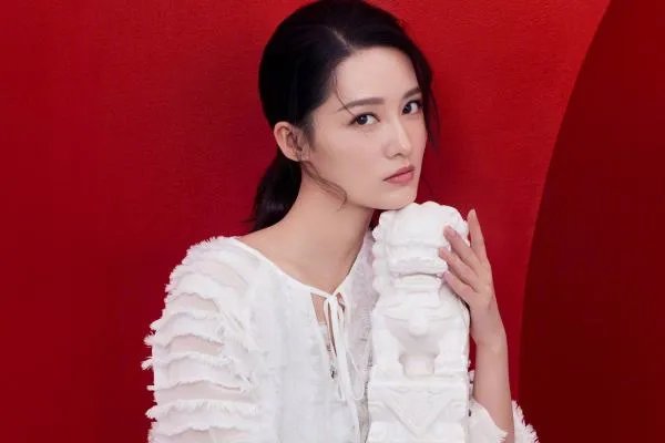 李沁求生欲满满，是娱乐圈的一股清流，她凭什么得到如此称赞?