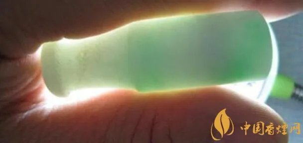 老和田玉烟嘴怎么清洗 玉烟嘴戴身上好吗