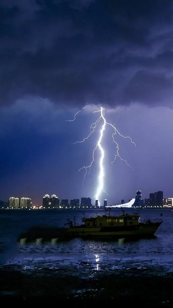 太平洋海底有巨型火山吗?据说有一座比全球任何火山都大的火山,叫什么?