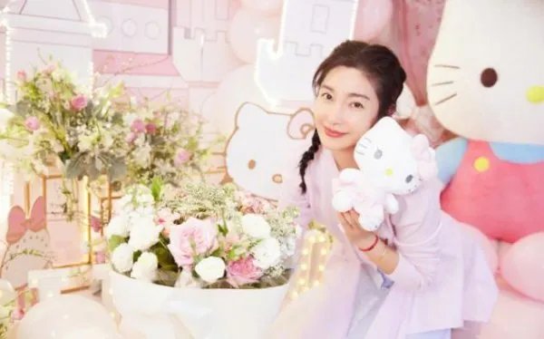 李冰冰庆生照曝光，48岁的李冰冰看起来为何丝毫不输赵丽颖？