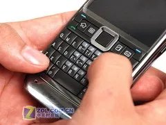 时尚全键盘：诺基亚E71