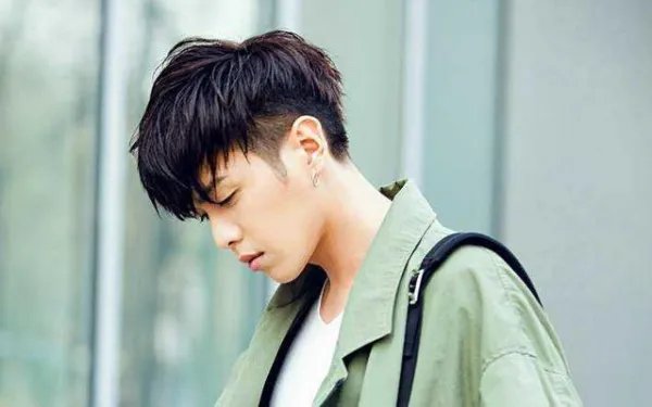 从曾经被群嘲到如今爆的张若昀，他究竟是如何成功逆袭的？