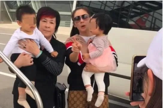 网友偶遇张雨绮李柄熹遛狗，张雨绮和绯闻男友的恋情是否坐实？