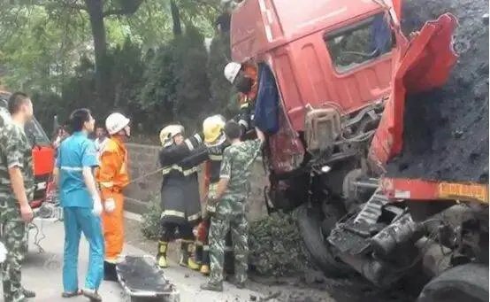 吉林发生车祸致18死1伤，死者多为掰苞米零工，这起事故到底怎么发生的？