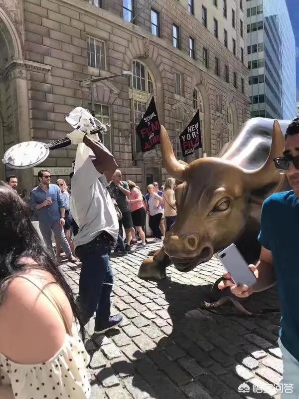 为何有人会破坏华尔街铜牛，难道不喜欢股市上涨？