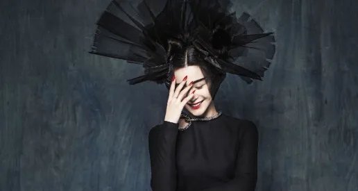 疑范冰冰李晨现身民政局领证，现场照片曝光，真相令人失望，究竟怎么回事？