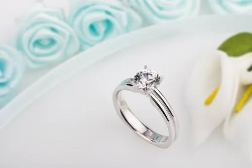 钻石小鸟的品质怎么样 钻戒婚戒的形状及象征意义