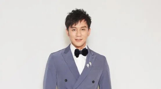 疑范冰冰李晨现身民政局领证，现场照片曝光，真相令人失望，究竟怎么回事？