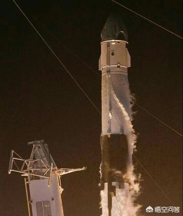 美国SpaceX公司的载人版“龙”飞船成功返回地球，它的组合伞减速技术比单伞难在哪里？