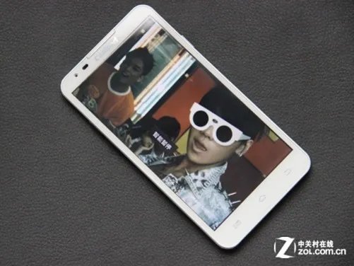 178度广视角尽享畅爽 酷派5950屏幕体验