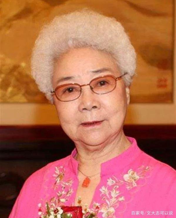 田华：从贫民女到艺术家，一家四口皆患癌去世，今92岁为何仍要挣钱养家？