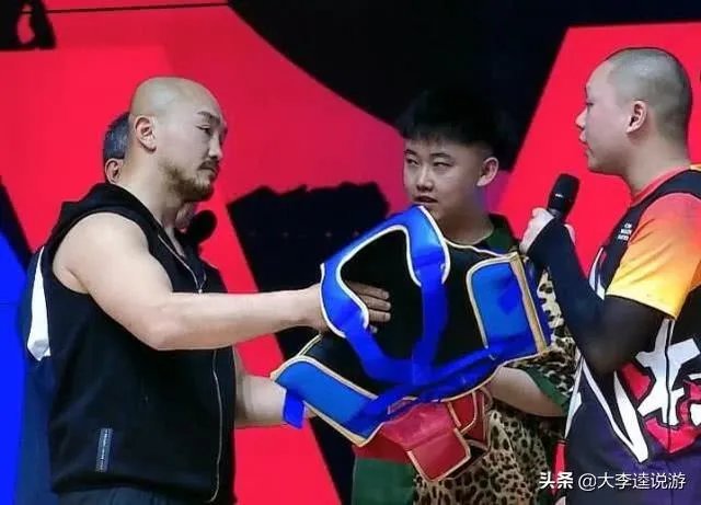 网红刘二狗挑战一龙被打哭，你怎么看？