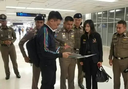 中国游客在泰国遭武装人员抢劫，泰国官方对此有何回应？