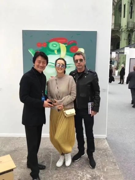 素颜现身街头的巩俐，是什么样的状态？