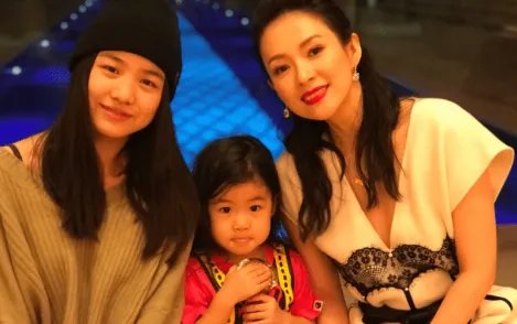 章子怡谈继女:她缺失了很多母爱,我对她的爱会超过亲生女儿,如何理解?
