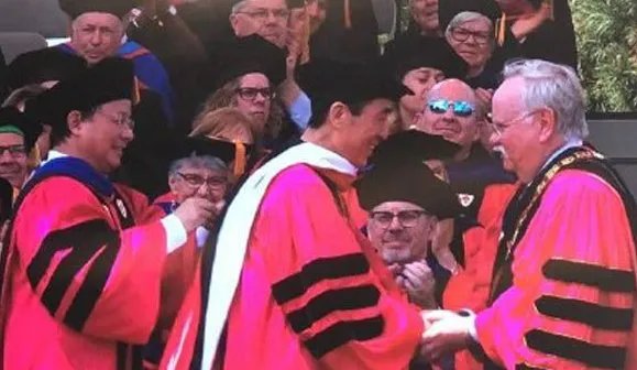 张艺谋获博士学位是哪所大学的？