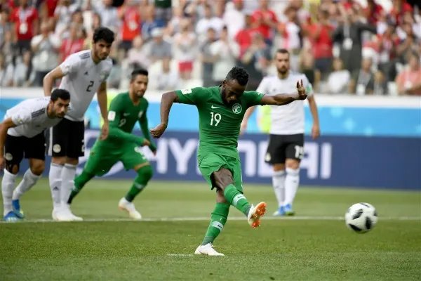 沙特队备战与国足比赛,全队入住全球唯一八星级酒店,哪一队有夺冠的可能?