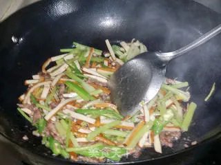 芹菜香干炒肉