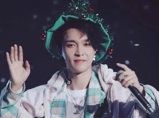 张艺兴送粉丝圣诞节礼物，可以收到爱豆的礼物是什么体验？