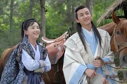 在电视剧龙门镖局里，姚晨是在第几集出场啊？