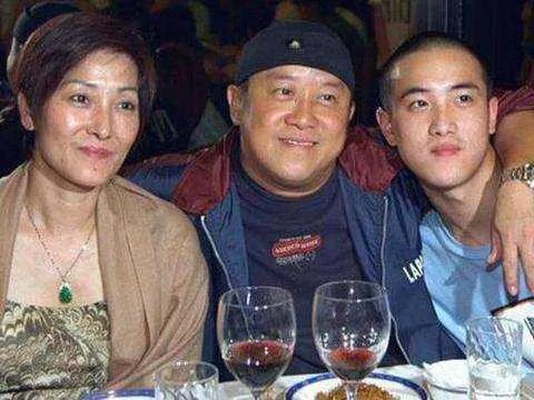 曾志伟妻子是因为什么原因逝世的呢?