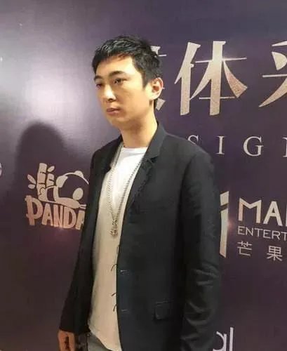 国民老公王思聪参加老同学婚礼，大手笔随礼30万，这事你怎么看？