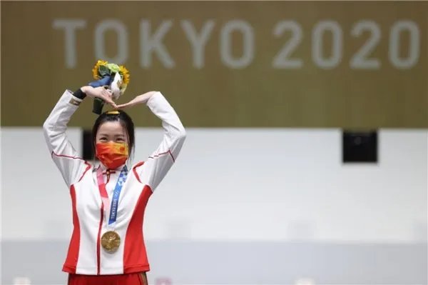 杨倩将奥运会领奖服赠予清华,值得清华学子学习吗？