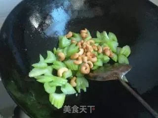 西芹腰果