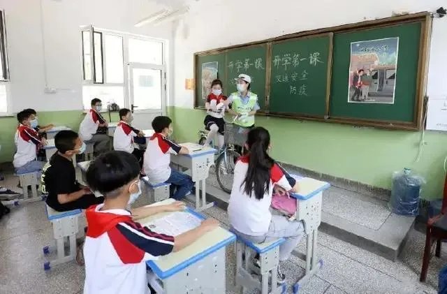 今年7月1日学校能正常放假吗？