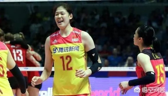 世联赛半决赛上，中国女排对战美国第三局比赛落后时换上李盈莹，之后中国队25-18拿下第三局，你怎样看？