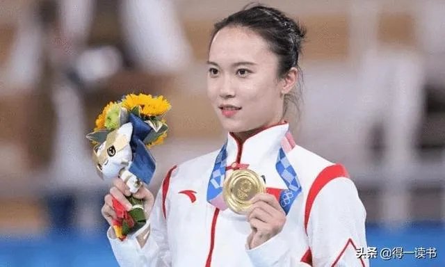 东京奥运会女子蹦床冠军朱雪莹，发文说金牌掉皮了，你怎么看？
