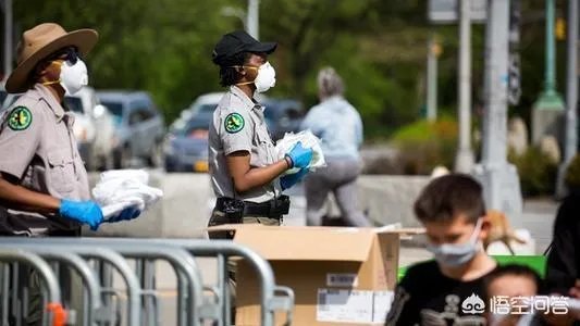 美国单日新增确诊病例逾2.4万例，累计154万例，你怎么看？