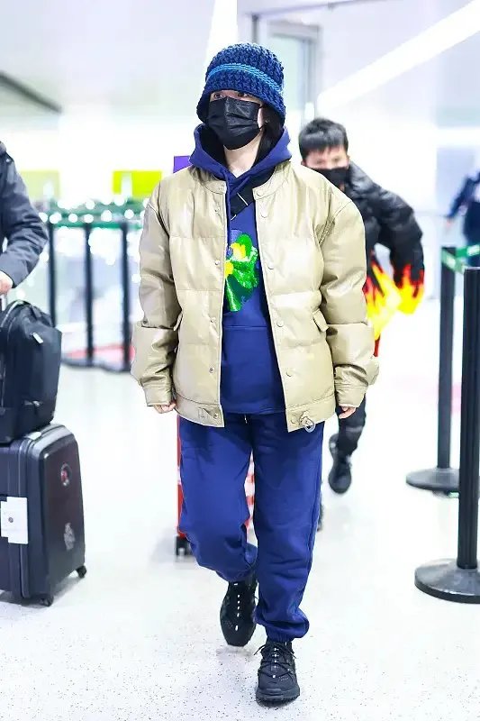 二胎复出后的谢娜，虽然身材还没恢复到最好的状态，你怎么看待她的穿搭?