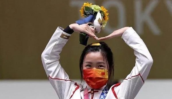 杨倩将奥运会领奖服赠予清华,值得清华学子学习吗？