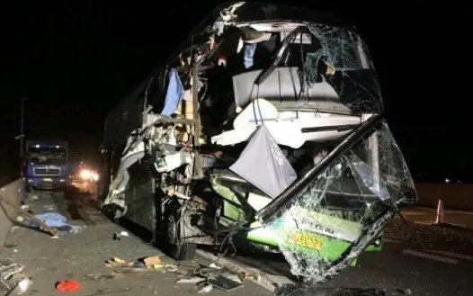 载香港游客大巴在广州遇车祸有伤亡吗？