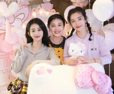 李冰冰庆生照曝光，48岁的李冰冰看起来为何丝毫不输赵丽颖？