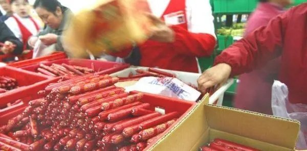 超市搞促销的时候，火腿肠为什么是成捆卖的？