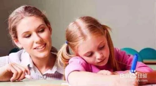 陪娃写作业遭打 如何正确的陪伴小孩写作业