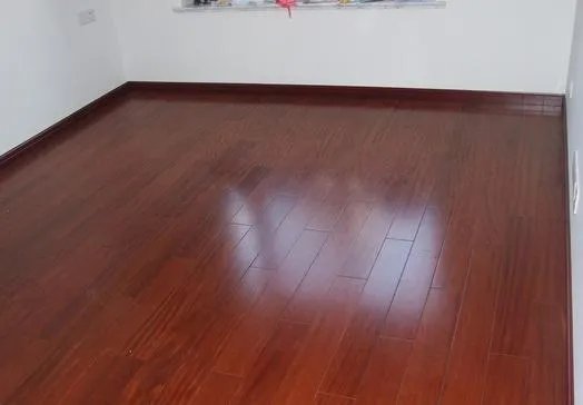 地面是铺地板好还是瓷砖好 老师傅一句话点醒我