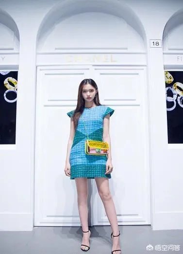 相比来说五官不是最精致的林允，为什么看起来反而更舒服？